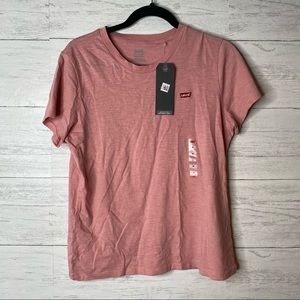 Levi’s NWT shorts sleeve logo tee